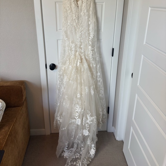 Enzoani Wedding Dress - Picture 10 of 11